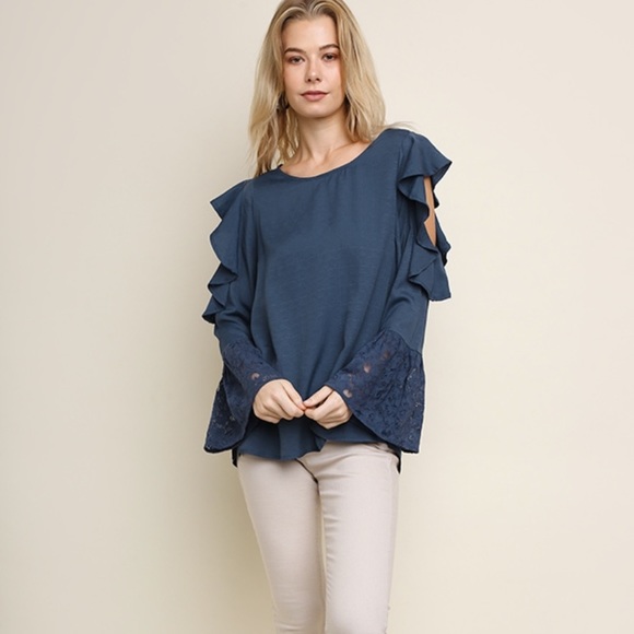 Black floral cold shoulder bell sleeve blouse...m